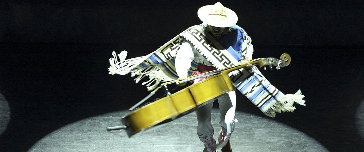 Het indrukwekkende geluid van de Maya drums